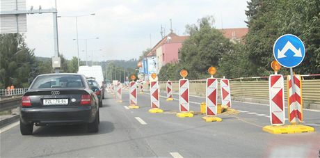 Dopravní omezení na Strakonické ulici. (Ilustraní snímek)