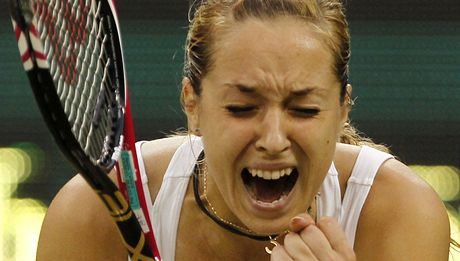 Sabine Lisická se raduje z postupu pes íanku Li Na do 3. kola Wimbledonu
