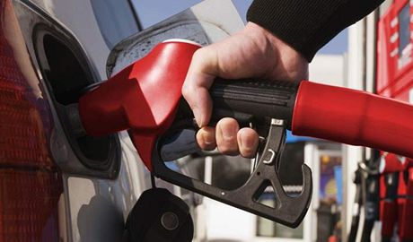 etí idii zaplatí na benzinkách víc, cenu benzinu vyhnaly vzhru nepokoje v Libyi. Ilustraní foto