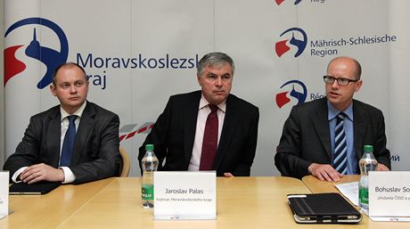 Michal Haek, Jaroslav Palas a Bohuslav Sobotka po jednn o moravskoslezskch