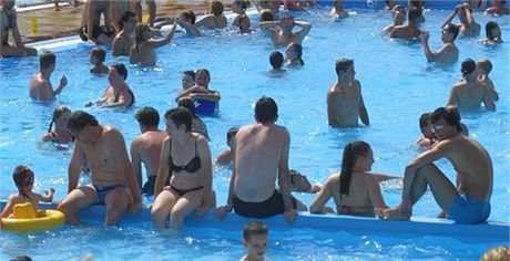 Tragédie se stala v bazénu na ostrov Vir. Ilustraní foto
