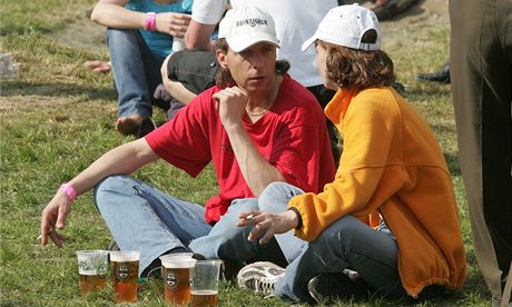 Návtvníky olomouckého pivního festivalu Beerfest (na archivním snímku) letos eká nabídka 100 piv od 36 pivovar. Akci bude poprvé hostit obnovovaná Korunní pevnstka.