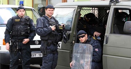 Policisté budou hlídat fotbalové fanouky v Praze. Ilustraní snímek