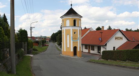 Pohled na zvonici a centrum Skaliky na Perovsku. Ta se stala vesnic roku