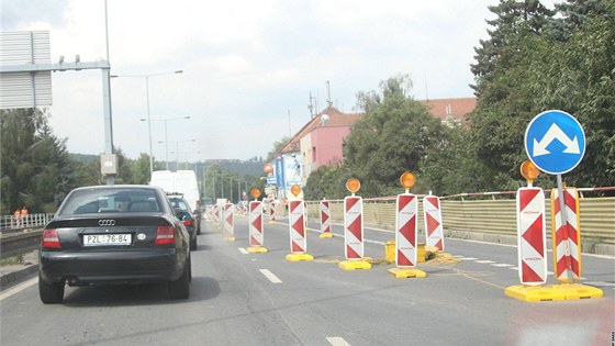 Dopravní omezení na Strakonické ulici. (Ilustraní snímek)