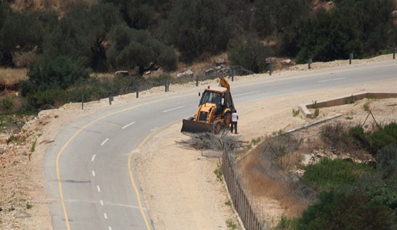 Demolice bariéry u palestinské vesnice Bilín (26. ervna 2011)