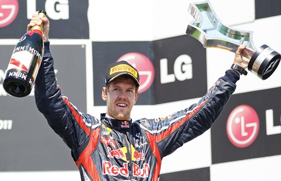 OBVYKLÝ OBRÁZEK. Sebastian Vettel je letos ve formuli 1 tém neporazitelný.