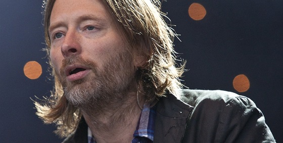 Thom Yorke u nás vystoupil s kapelou Radiohead v roce 2009 na pražském Výstavišti. Archivní fotografie je z Glastonbury 2011.