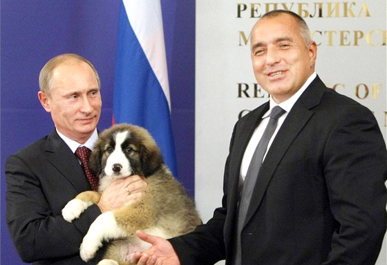 Bojko Borisov loni daroval tn ruskému premiérovi Vladimiru Putinovi.
