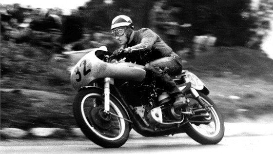 Antonín Vitvar na motocyklu Norton