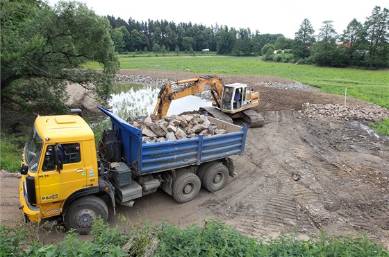 Rekonstrukce rybníku Cihlá v Havlíkov Brod.