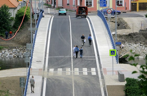 Most pes eku Vltavu v Hluboké proel rozsáhlou rekonstrukcí. Je te o nco