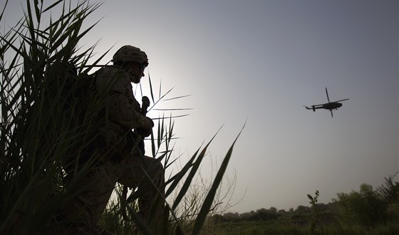 Na horkou hranici mezi Afghánistánem a Pákistánem se kvli arvátkám museli vrátit i vojáci NATO.