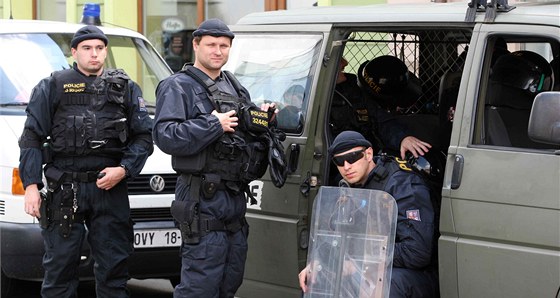 Policisté budou hlídat fotbalové fanoušky v Praze. Ilustrační snímek