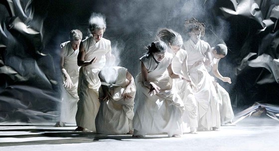 Z představení Vertical Road britského choreografa Akrama Khana 