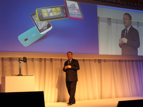 Tiskov konference Nokia Connection v Singapuru, pedstaven Nokia N9