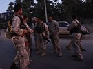 Afghántí vojáci po zásahu v hotelu Intercontinental v Kábulu (29. ervna 2011)