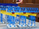Model mostu ze Studénky v jednací síni.