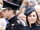 Vévoda a vévodkyn z Cambridge, William a Catherine. Kate oivila módu noení...