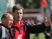 Trenr prask Viktorie ikov Josef Csaplr a jeho asistent Boris Ko v utkn s Bohemians Praha