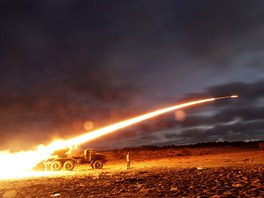 Libyjt povstalci osteluj pozice Kaddfho jednotek raketami Grad (20.