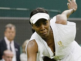 Venus Williamsová v souboji 2. kola tenisového Wimbledonu proti Dateové