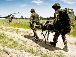 et vojci se pipravuj na misi v afghnskm Lgaru. Na Libav zkouej