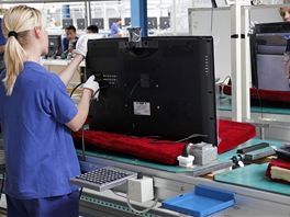 Montáž LCD televizorů v továrně Changhong: zkoušení funkčnosti přípojných míst