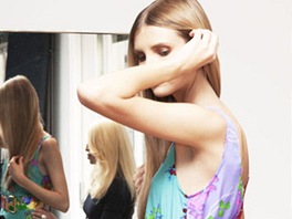 Donatella Versace vytvoila kolekci pro H&M. Toto jsou prvn zbry jednotlivch model