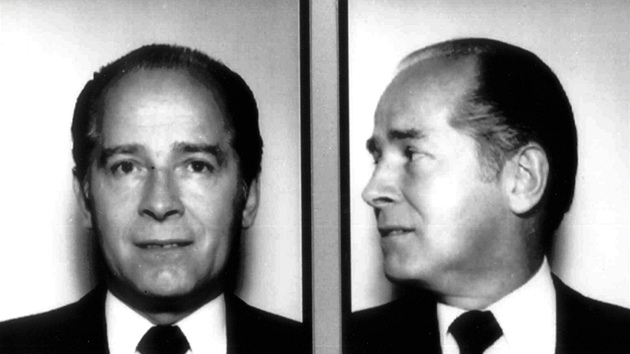 James Whitey Bulger na snímcích z roku 1984, které mla k dispozici FBI a které...