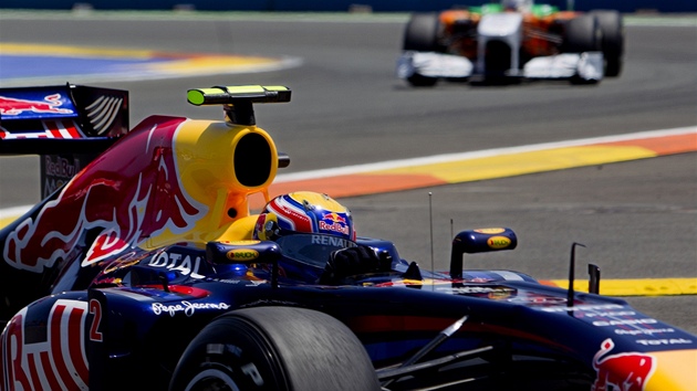 VÝSLUNÍ A STÍN. Sebastian Vettel je letos ve formuli tak�ka k nep�ekonání.