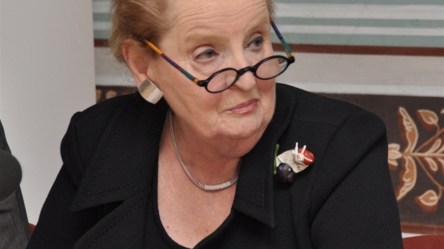 Madeleine Albrightová s broí Hostina od perkae Hanue Lamra.