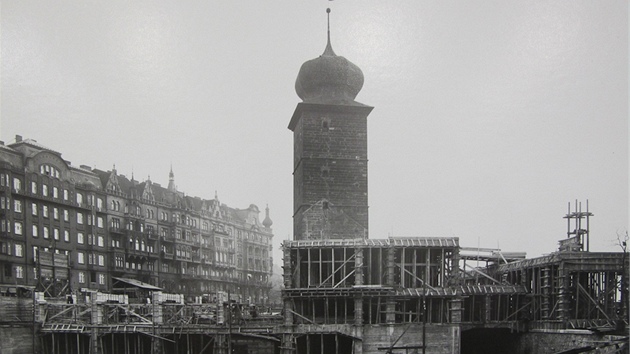 Stavba byla zahájena 10. ervence 1929.