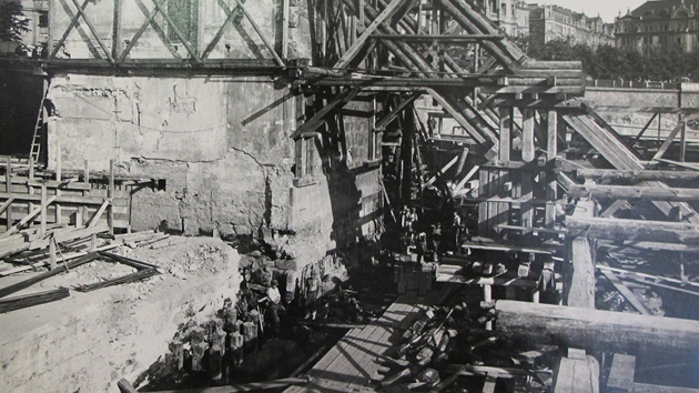 Stavba Mánesu zaala 10. ervence 1929.