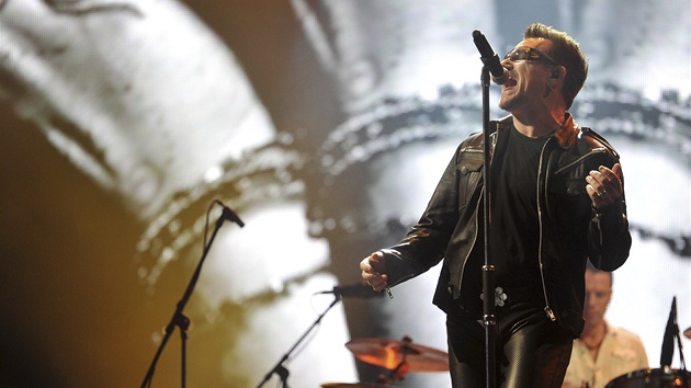 Glastonbury 2011 - z vystoupení irské skupiny U2
