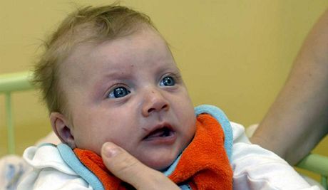 Tímsíní holiku nalezenou koncem ledna 2009 v ostravském babyboxu lékai