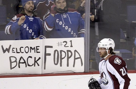 VÍTEJ ZPÁTKY! Fanouci v Coloradu pivítali transparenty hokejistu Petera Forsberga.