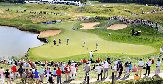 ZRÁDNÉ HIT. Le Golf National u Paíe hostí turnaje Open de France a v roce