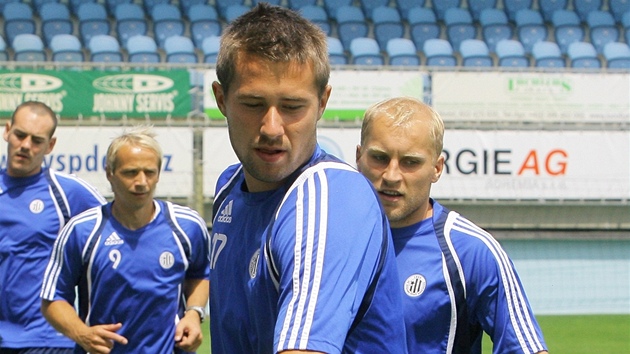 UZDRAVIL SE. Záloník SK eské Budjovice Michal Rakovan byl ke konci sezony