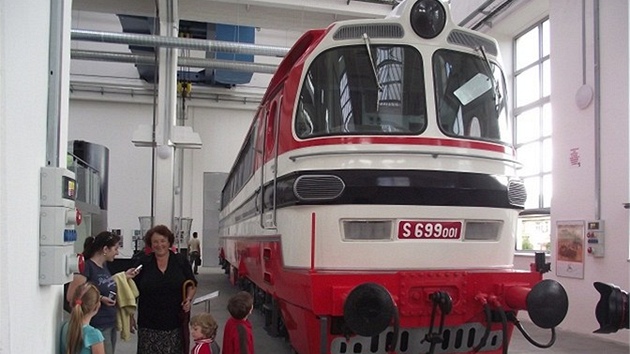 První lokomotivu s laminátovou karoserií na svt 32E zvaná Velká laminátka" z...