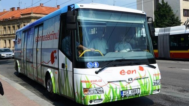 Jeden z testovanch elektrobus v Hradci Krlov.