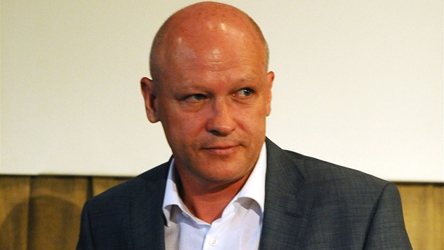 ODCHÁZÍM Ivan Ha�ek po své poslední tiskové konferenci v sídle Fotbalové