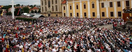 Dny lidí dobré vle na Velehrad (na snímku z roku 2010) kadoron by mlo podle oekávání navtívit zhruba ticet tisíc lidí. Od pondlního odpoledne bude kvli nim do obce uzaven vjezd pro auta.