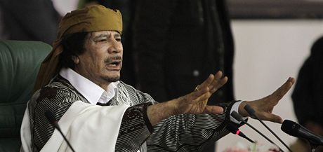 Libyjský vdce Muammar Kaddáfí na snímku z bezna 2011
