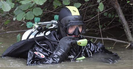 Policie prohledává asi 20kilometrový úsek Váhu. Ilustraní foto.