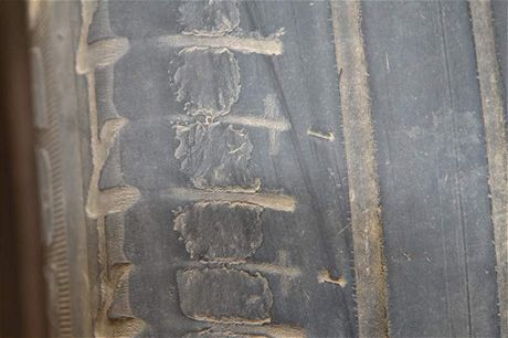 Vzorek pneumatiky jednoho z aut z autopjovny, které v roce 2009 odhalil test
