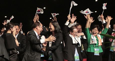 Po oslavách pilo vystízlivní. Stihnou Korejci pichystat pedolympijské závody?