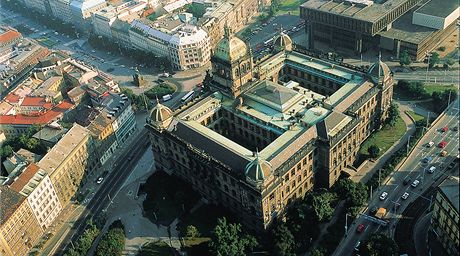 Letecký pohled na budovu Národního muzea ped rekonstrukcí