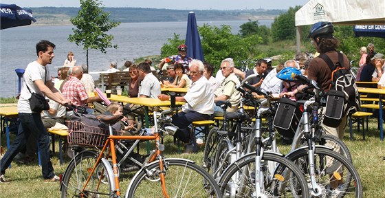 Berzdorfské jezero zatím vyuívali hlavn cyklisti.