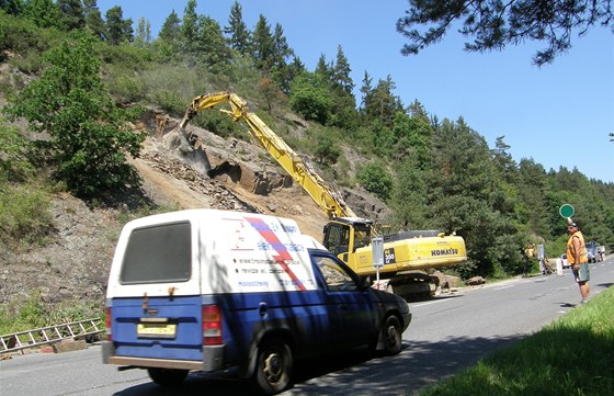 Likvidace nebezpené skály nad silnicí vedoucí ze Stíbra k dálnici D5